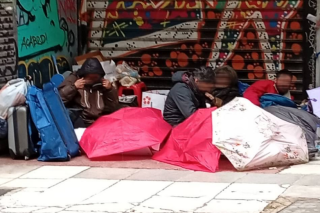 Αστεγοι: τα χελιδόνια της κρίσης